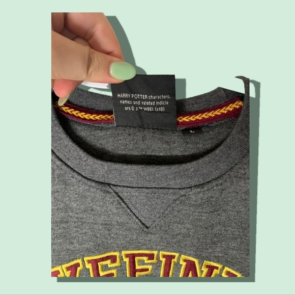 Harry Potter  Gryffindor Sweater Size L - Picture 4 of 6